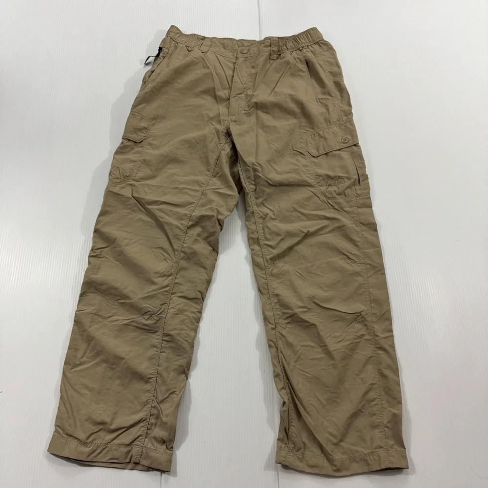 J78. The North Face Men's Khaki Cargo Pants (M Short)